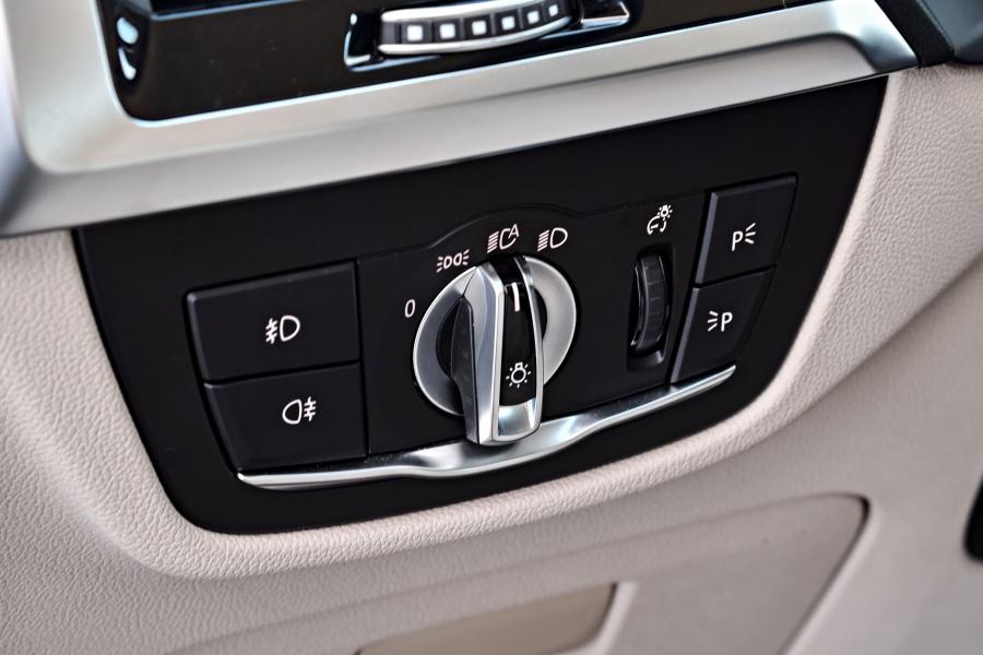 Детали интерьера BMW X3 xDrive30d xLine (G01) 2017 года  (WW) (фото 149 из 178)